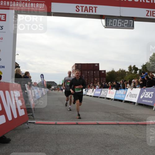 03.10.2025 - Köhlbrandbrückenlauf Yannick Fuchs http://msf.ph/oto/8983207 03.10.2025 16:06:25 Ziel 7576, 8802, 8803, 8804, 8805, 8991, 9572 meine-sportfotos.de