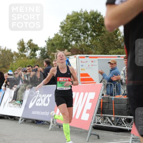 03.10.2025 - Köhlbrandbrückenlauf Yannick Fuchs http://msf.ph/oto/8983212 03.10.2025 15:51:23 Ziel 7050, 7250, 8861, 9564 meine-sportfotos.de