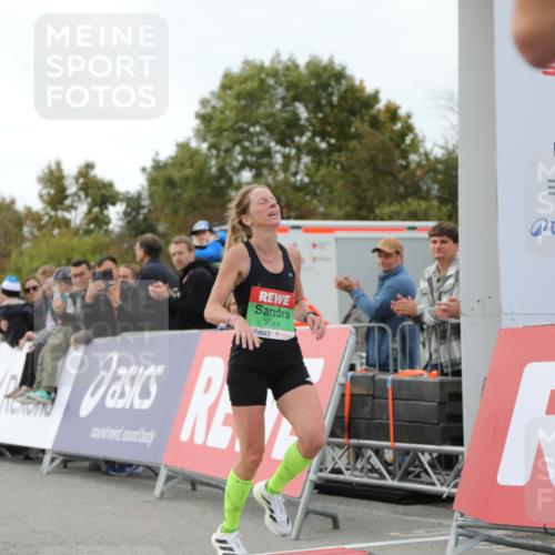 03.10.2025 - Köhlbrandbrückenlauf Yannick Fuchs http://msf.ph/oto/8983213 03.10.2025 15:51:23 Ziel 7050, 7250, 8861, 9564 meine-sportfotos.de