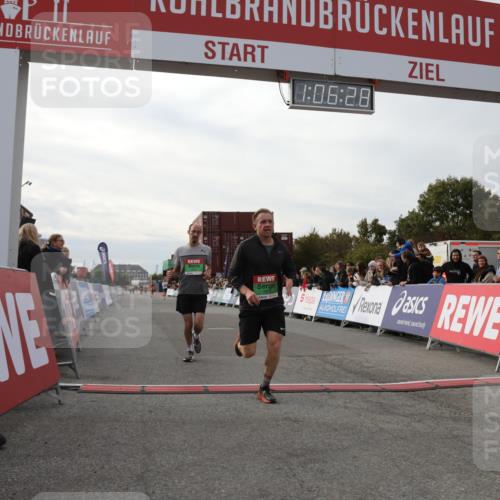 03.10.2025 - Köhlbrandbrückenlauf Yannick Fuchs http://msf.ph/oto/8983214 03.10.2025 16:06:26 Ziel 7576, 8803, 8804, 8805, 9572 meine-sportfotos.de