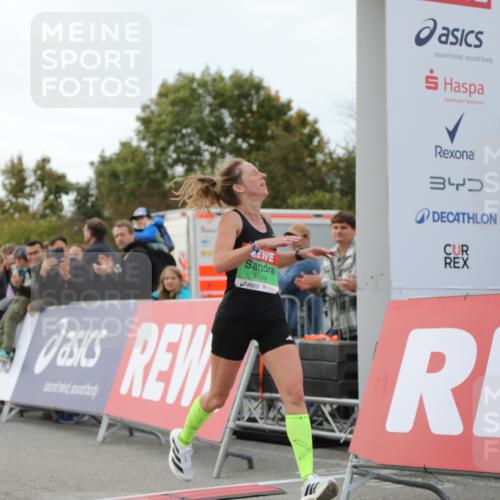 03.10.2025 - Köhlbrandbrückenlauf Yannick Fuchs http://msf.ph/oto/8983215 03.10.2025 15:51:23 Ziel 7050, 7250, 8861, 9564 meine-sportfotos.de