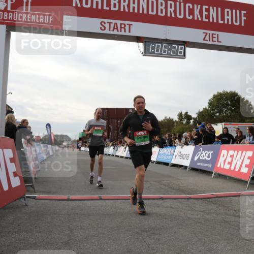 03.10.2025 - Köhlbrandbrückenlauf Yannick Fuchs http://msf.ph/oto/8983216 03.10.2025 16:06:26 Ziel 7576, 8803, 8804, 8805, 9572 meine-sportfotos.de