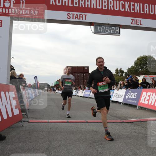 03.10.2025 - Köhlbrandbrückenlauf Yannick Fuchs http://msf.ph/oto/8983218 03.10.2025 16:06:26 Ziel 7576, 8803, 8804, 8805, 9572 meine-sportfotos.de