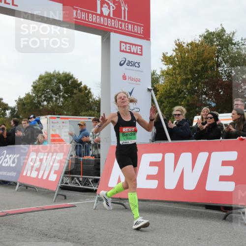 03.10.2025 - Köhlbrandbrückenlauf Yannick Fuchs http://msf.ph/oto/8983219 03.10.2025 15:51:24 Ziel 7050, 7250, 8861, 9564 meine-sportfotos.de