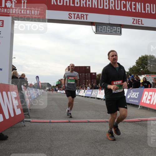 03.10.2025 - Köhlbrandbrückenlauf Yannick Fuchs http://msf.ph/oto/8983220 03.10.2025 16:06:26 Ziel 7576, 8803, 8804, 8805, 9572 meine-sportfotos.de