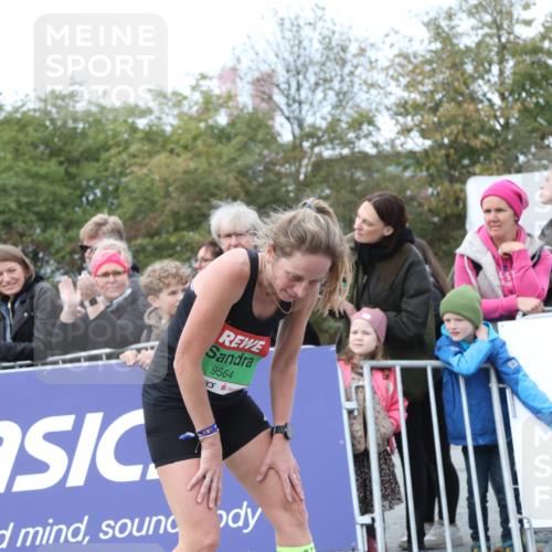 03.10.2025 - Köhlbrandbrückenlauf Yannick Fuchs http://msf.ph/oto/8983230 03.10.2025 15:51:26 Ziel 7050, 8861, 9564 meine-sportfotos.de