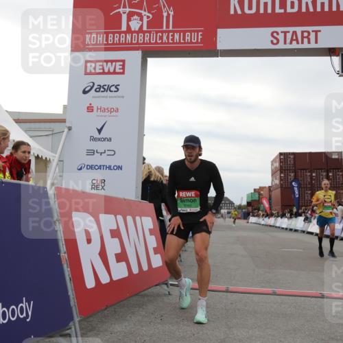 03.10.2025 - Köhlbrandbrückenlauf Yannick Fuchs http://msf.ph/oto/8983236 03.10.2025 15:51:28 Ziel 7050, 7210, 8861 meine-sportfotos.de