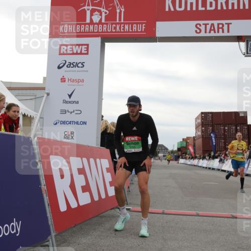 03.10.2025 - Köhlbrandbrückenlauf Yannick Fuchs http://msf.ph/oto/8983238 03.10.2025 15:51:28 Ziel 7050, 7210, 8861 meine-sportfotos.de