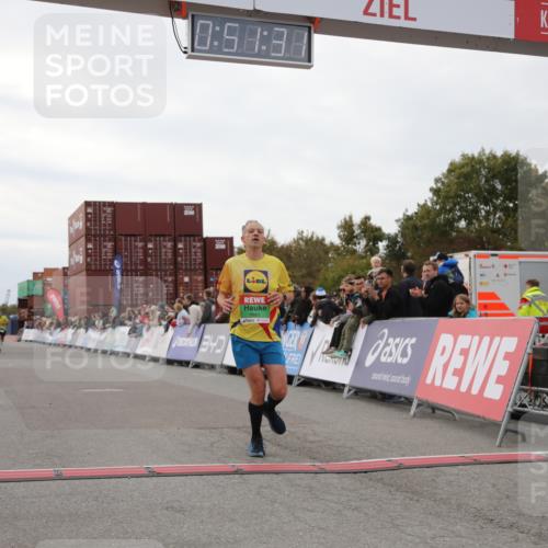 03.10.2025 - Köhlbrandbrückenlauf Yannick Fuchs http://msf.ph/oto/8983246 03.10.2025 15:51:29 Ziel 7050, 7210, 8861 meine-sportfotos.de