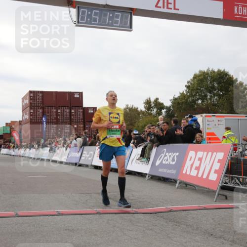 03.10.2025 - Köhlbrandbrückenlauf Yannick Fuchs http://msf.ph/oto/8983248 03.10.2025 15:51:29 Ziel 7050, 7210, 8861 meine-sportfotos.de