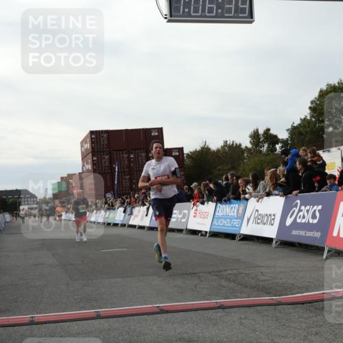 03.10.2025 - Köhlbrandbrückenlauf Yannick Fuchs http://msf.ph/oto/8983255 03.10.2025 16:06:37 Ziel 7623, 8860, 8880, 8965 meine-sportfotos.de