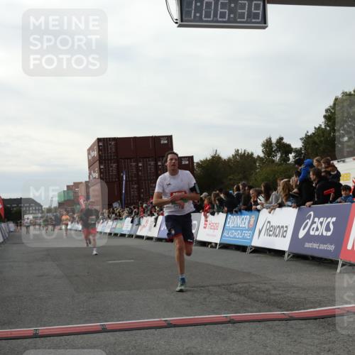 03.10.2025 - Köhlbrandbrückenlauf Yannick Fuchs http://msf.ph/oto/8983257 03.10.2025 16:06:38 Ziel 7623, 8860, 8880, 8965 meine-sportfotos.de