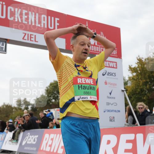 03.10.2025 - Köhlbrandbrückenlauf Yannick Fuchs http://msf.ph/oto/8983260 03.10.2025 15:51:32 Ziel 7118, 7210, 8861 meine-sportfotos.de