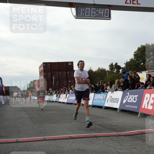 03.10.2025 - Köhlbrandbrückenlauf Yannick Fuchs http://msf.ph/oto/8983261 03.10.2025 16:06:38 Ziel 7623, 8860, 8880, 8965 meine-sportfotos.de