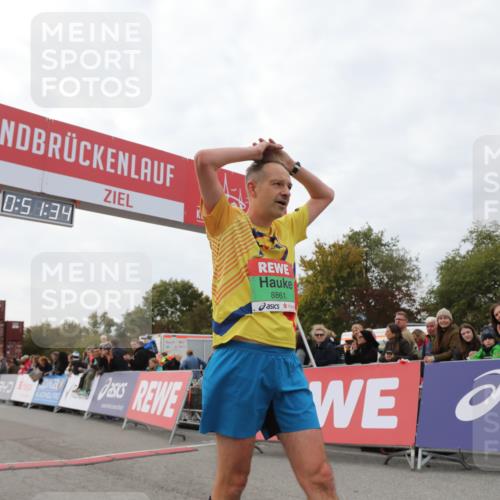 03.10.2025 - Köhlbrandbrückenlauf Yannick Fuchs http://msf.ph/oto/8983262 03.10.2025 15:51:32 Ziel 7118, 7210, 8861 meine-sportfotos.de