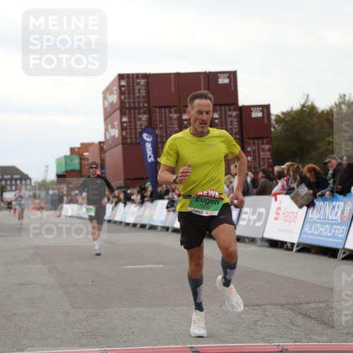 03.10.2025 - Köhlbrandbrückenlauf Yannick Fuchs http://msf.ph/oto/8983263 03.10.2025 15:51:36 Ziel 7118, 7210, 9663 meine-sportfotos.de
