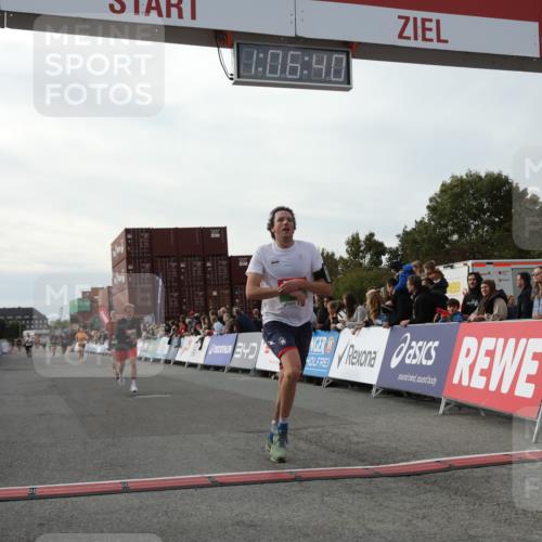 03.10.2025 - Köhlbrandbrückenlauf Yannick Fuchs http://msf.ph/oto/8983264 03.10.2025 16:06:38 Ziel 7623, 8860, 8880, 8965 meine-sportfotos.de