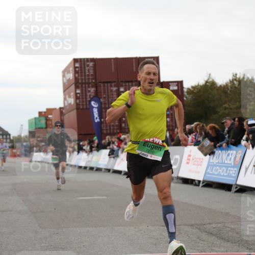 03.10.2025 - Köhlbrandbrückenlauf Yannick Fuchs http://msf.ph/oto/8983265 03.10.2025 15:51:36 Ziel 7118, 7210, 9663 meine-sportfotos.de