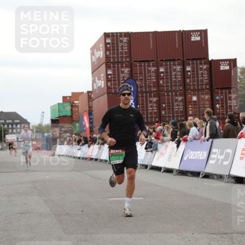 03.10.2025 - Köhlbrandbrückenlauf Yannick Fuchs http://msf.ph/oto/8983275 03.10.2025 15:51:37 Ziel 7118, 7210, 9663 meine-sportfotos.de
