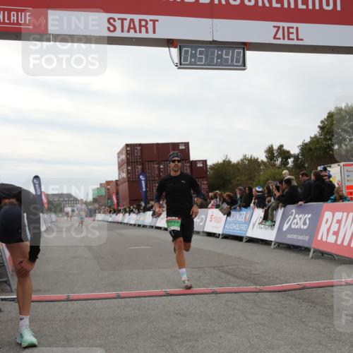 03.10.2025 - Köhlbrandbrückenlauf Yannick Fuchs http://msf.ph/oto/8983284 03.10.2025 15:51:38 Ziel 7118, 7210, 9663 meine-sportfotos.de