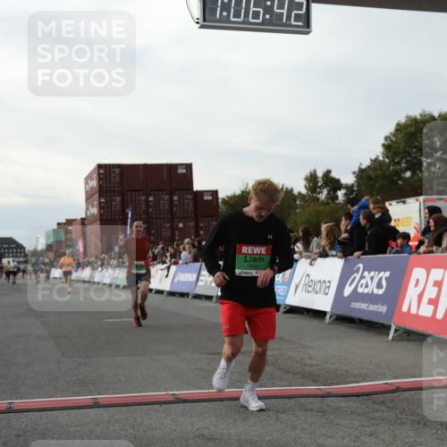 03.10.2025 - Köhlbrandbrückenlauf Yannick Fuchs http://msf.ph/oto/8983287 03.10.2025 16:06:41 Ziel 7623, 8860, 8880, 8965 meine-sportfotos.de