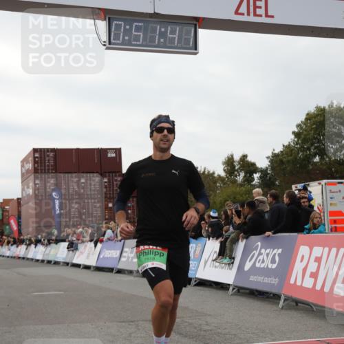 03.10.2025 - Köhlbrandbrückenlauf Yannick Fuchs http://msf.ph/oto/8983288 03.10.2025 15:51:39 Ziel 7118, 7210, 9663 meine-sportfotos.de