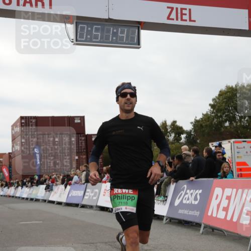03.10.2025 - Köhlbrandbrückenlauf Yannick Fuchs http://msf.ph/oto/8983291 03.10.2025 15:51:39 Ziel 7118, 7210, 9663 meine-sportfotos.de