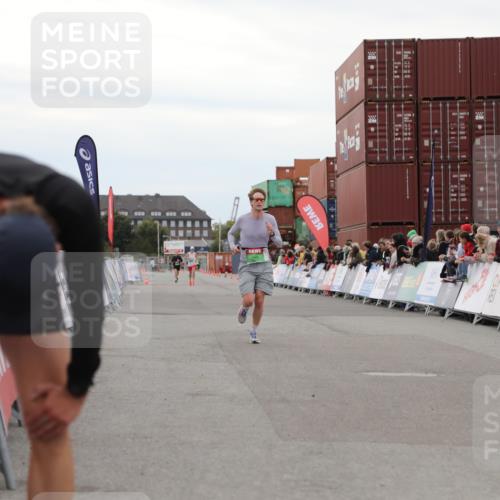 03.10.2025 - Köhlbrandbrückenlauf Yannick Fuchs http://msf.ph/oto/8983293 03.10.2025 15:51:41 Ziel 7118, 9663 meine-sportfotos.de
