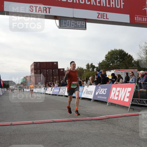 03.10.2025 - Köhlbrandbrückenlauf Yannick Fuchs http://msf.ph/oto/8983299 03.10.2025 16:06:42 Ziel 7623, 8848, 8860, 8880, 8965 meine-sportfotos.de