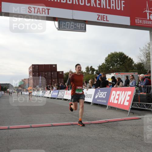 03.10.2025 - Köhlbrandbrückenlauf Yannick Fuchs http://msf.ph/oto/8983301 03.10.2025 16:06:42 Ziel 7623, 8848, 8860, 8880, 8965 meine-sportfotos.de