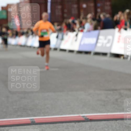 03.10.2025 - Köhlbrandbrückenlauf Yannick Fuchs http://msf.ph/oto/8983303 03.10.2025 16:06:44 Ziel 7623, 8848, 8880, 8965, 9128, 9353, 9354 meine-sportfotos.de