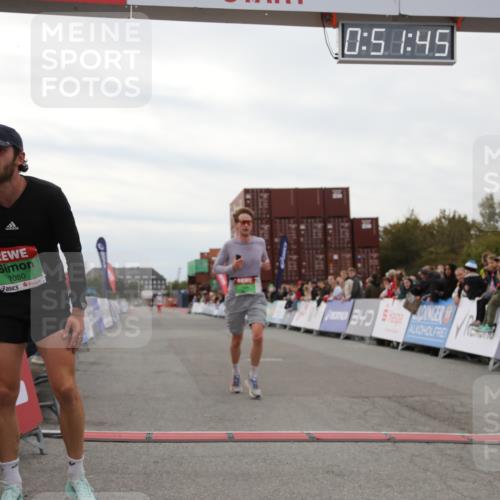 03.10.2025 - Köhlbrandbrückenlauf Yannick Fuchs http://msf.ph/oto/8983304 03.10.2025 15:51:43 Ziel 9663 meine-sportfotos.de