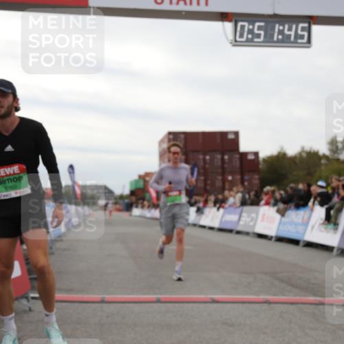 03.10.2025 - Köhlbrandbrückenlauf Yannick Fuchs http://msf.ph/oto/8983305 03.10.2025 15:51:43 Ziel 9663 meine-sportfotos.de