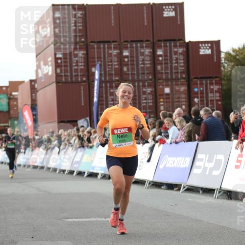 03.10.2025 - Köhlbrandbrückenlauf Yannick Fuchs http://msf.ph/oto/8983308 03.10.2025 16:06:44 Ziel 7623, 8848, 8880, 8965, 9128, 9353, 9354 meine-sportfotos.de