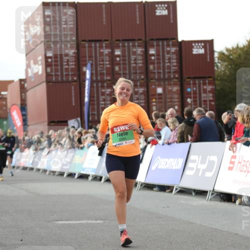 03.10.2025 - Köhlbrandbrückenlauf Yannick Fuchs http://msf.ph/oto/8983310 03.10.2025 16:06:45 Ziel 8848, 8880, 8965, 9128, 9353, 9354 meine-sportfotos.de