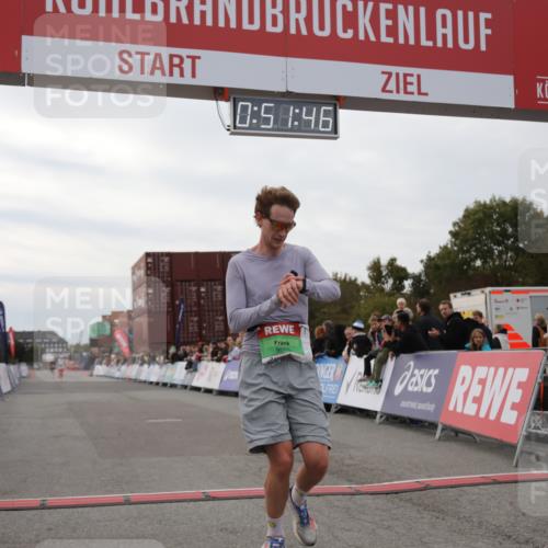 03.10.2025 - Köhlbrandbrückenlauf Yannick Fuchs http://msf.ph/oto/8983312 03.10.2025 15:51:45 Ziel 9663 meine-sportfotos.de