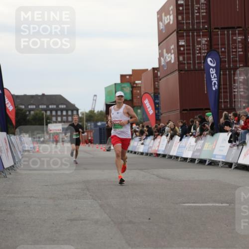 03.10.2025 - Köhlbrandbrückenlauf Yannick Fuchs http://msf.ph/oto/8983315 03.10.2025 15:51:52 Ziel 7054, 7520 meine-sportfotos.de