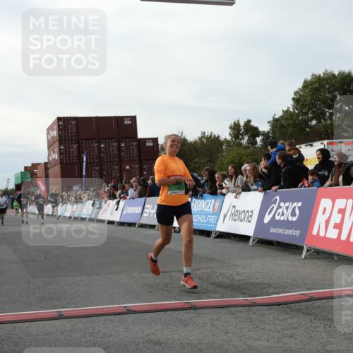 03.10.2025 - Köhlbrandbrückenlauf Yannick Fuchs http://msf.ph/oto/8983317 03.10.2025 16:06:46 Ziel 8848, 8880, 8965, 9128, 9353, 9354 meine-sportfotos.de