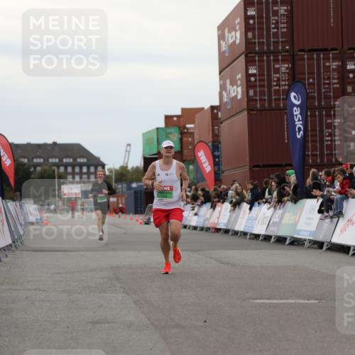 03.10.2025 - Köhlbrandbrückenlauf Yannick Fuchs http://msf.ph/oto/8983318 03.10.2025 15:51:52 Ziel 7054, 7520 meine-sportfotos.de