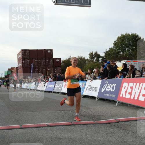 03.10.2025 - Köhlbrandbrückenlauf Yannick Fuchs http://msf.ph/oto/8983319 03.10.2025 16:06:46 Ziel 8848, 8880, 8965, 9128, 9353, 9354 meine-sportfotos.de