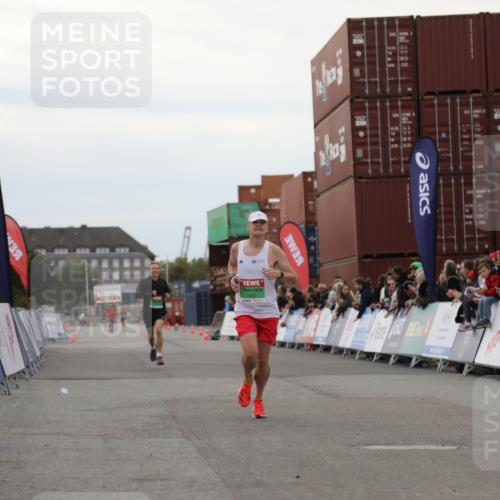 03.10.2025 - Köhlbrandbrückenlauf Yannick Fuchs http://msf.ph/oto/8983320 03.10.2025 15:51:53 Ziel 7054, 7520 meine-sportfotos.de