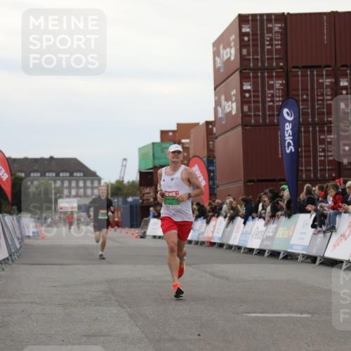 03.10.2025 - Köhlbrandbrückenlauf Yannick Fuchs http://msf.ph/oto/8983321 03.10.2025 15:51:53 Ziel 7054, 7520 meine-sportfotos.de