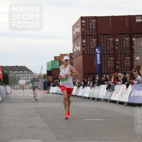 03.10.2025 - Köhlbrandbrückenlauf Yannick Fuchs http://msf.ph/oto/8983325 03.10.2025 15:51:53 Ziel 7054, 7520 meine-sportfotos.de