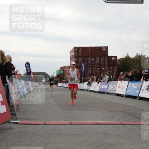 03.10.2025 - Köhlbrandbrückenlauf Yannick Fuchs http://msf.ph/oto/8983330 03.10.2025 15:51:54 Ziel 7054, 7520 meine-sportfotos.de
