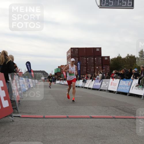 03.10.2025 - Köhlbrandbrückenlauf Yannick Fuchs http://msf.ph/oto/8983333 03.10.2025 15:51:54 Ziel 7054, 7520 meine-sportfotos.de