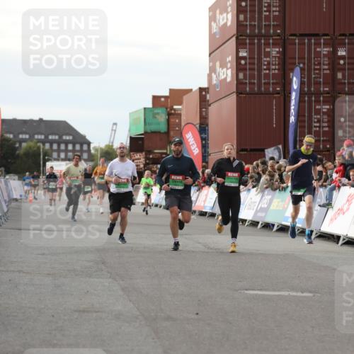 03.10.2025 - Köhlbrandbrückenlauf Yannick Fuchs http://msf.ph/oto/8983336 03.10.2025 16:06:47 Ziel 8848, 8965, 9128, 9353, 9354 meine-sportfotos.de