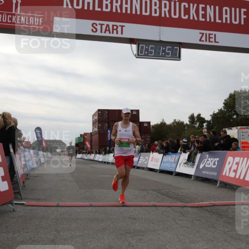 03.10.2025 - Köhlbrandbrückenlauf Yannick Fuchs http://msf.ph/oto/8983337 03.10.2025 15:51:55 Ziel 7054, 7520 meine-sportfotos.de