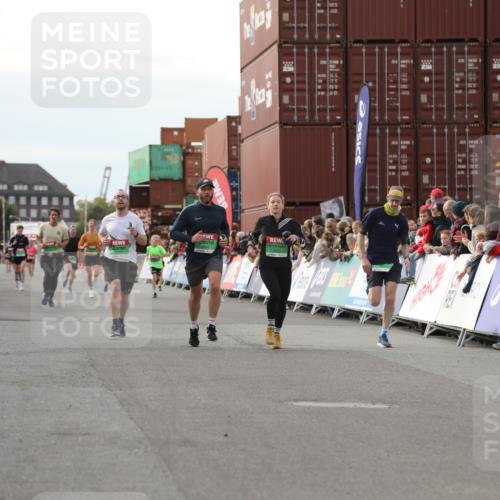 03.10.2025 - Köhlbrandbrückenlauf Yannick Fuchs http://msf.ph/oto/8983338 03.10.2025 16:06:48 Ziel 8848, 8965, 9128, 9353, 9354 meine-sportfotos.de