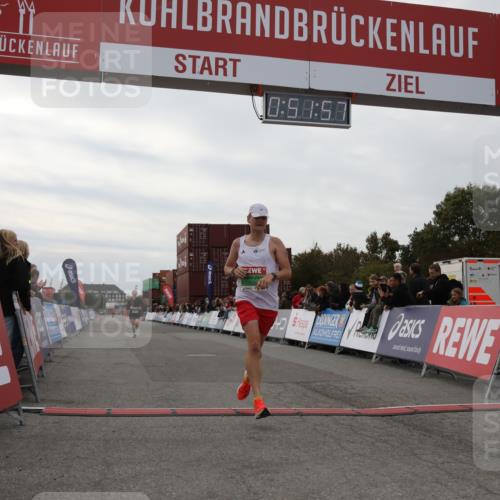 03.10.2025 - Köhlbrandbrückenlauf Yannick Fuchs http://msf.ph/oto/8983340 03.10.2025 15:51:55 Ziel 7054, 7520 meine-sportfotos.de