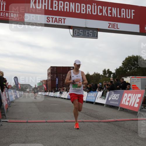 03.10.2025 - Köhlbrandbrückenlauf Yannick Fuchs http://msf.ph/oto/8983342 03.10.2025 15:51:55 Ziel 7054, 7520 meine-sportfotos.de
